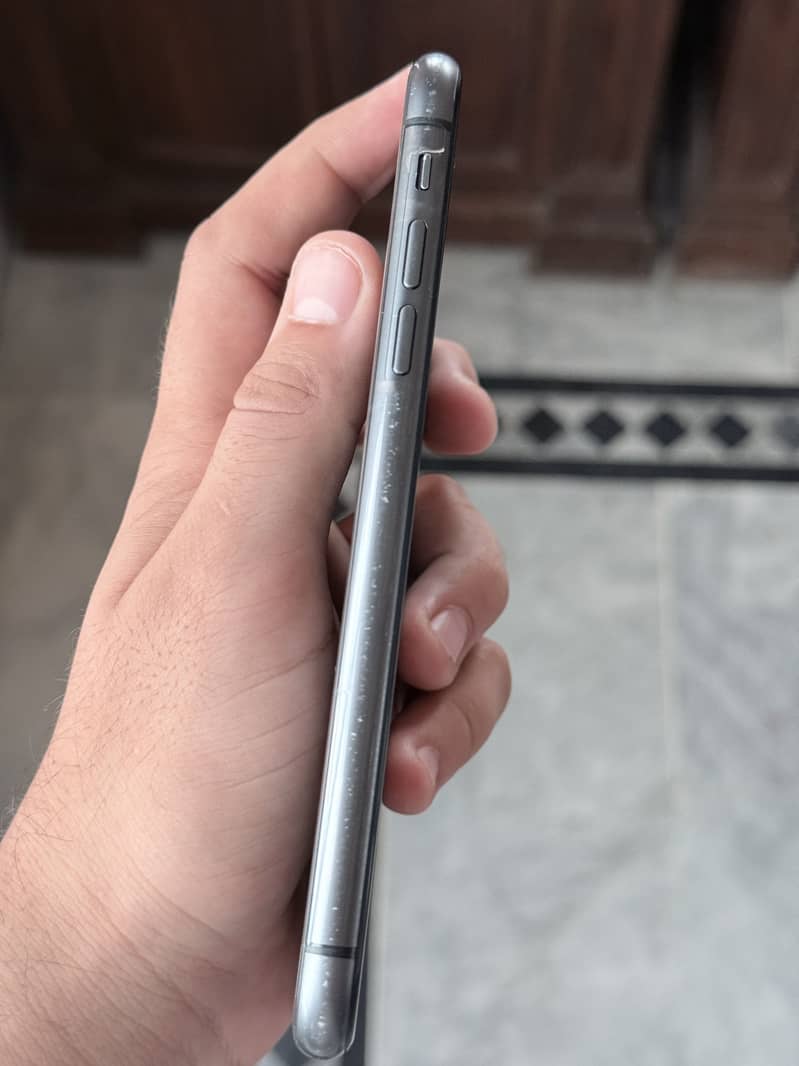 Apple iPhone 11 3