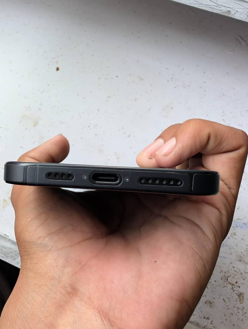 Apple iPhone 16 Pro Max 2