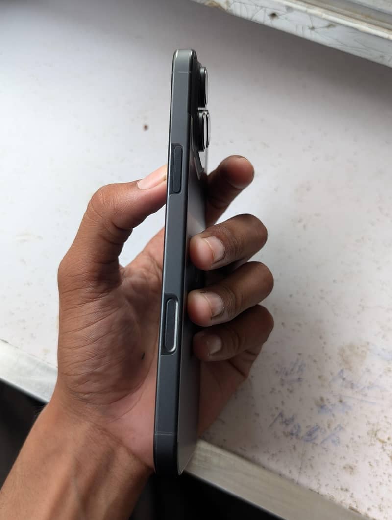 Apple iPhone 16 Pro Max 3