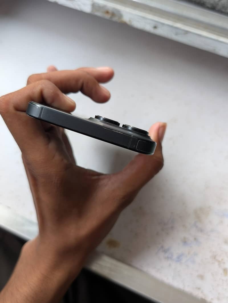 Apple iPhone 16 Pro Max 4
