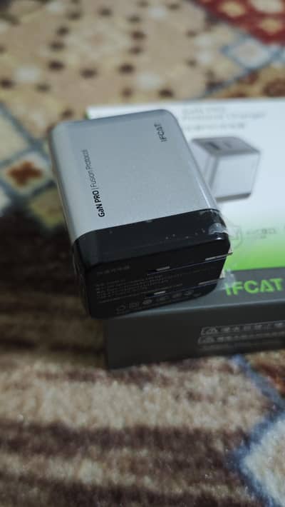 GaN 120watt portable charger