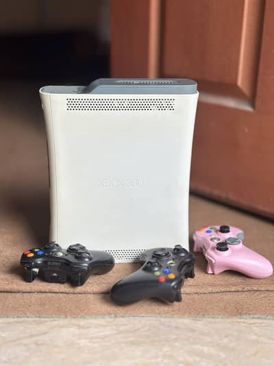 xbox 360 in cheap price with 3 controller