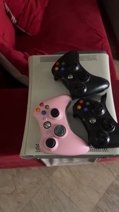 xbox 360 in cheap price with 3 controller