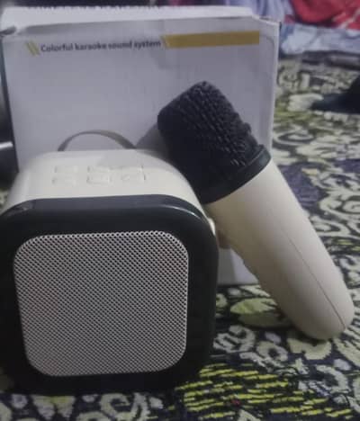 wireless speaker with mike very cool speker full brand new