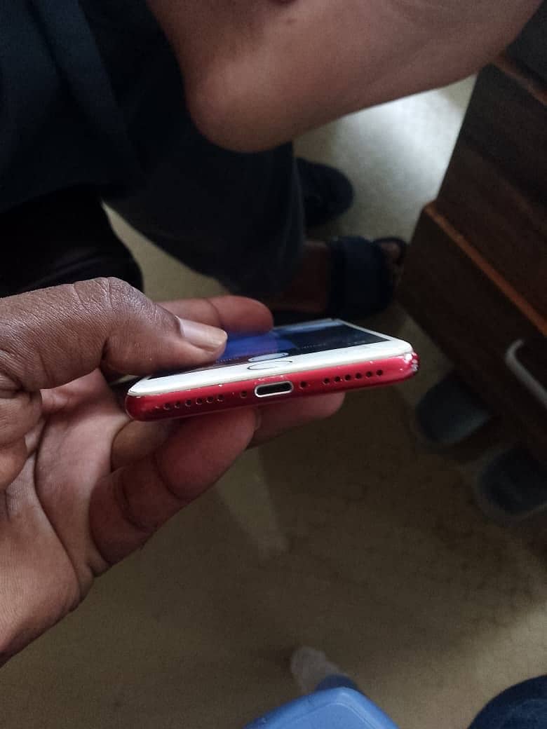 Apple iPhone 7 3