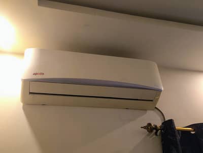Apollo 1.5 Ton DC Inverter Split AC (Heat & Cool) – Excellent