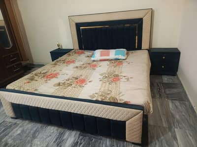 complete bedroom set for sale condition buse like new