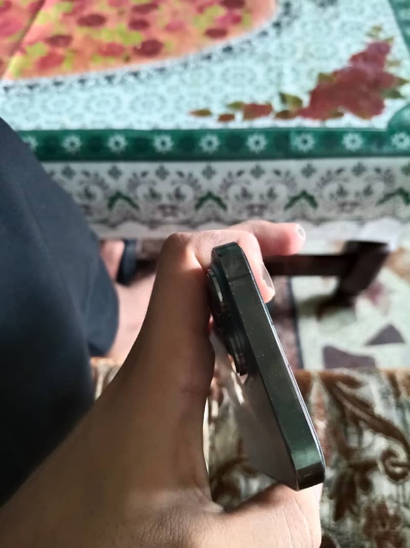 Apple iPhone 13 Pro 2