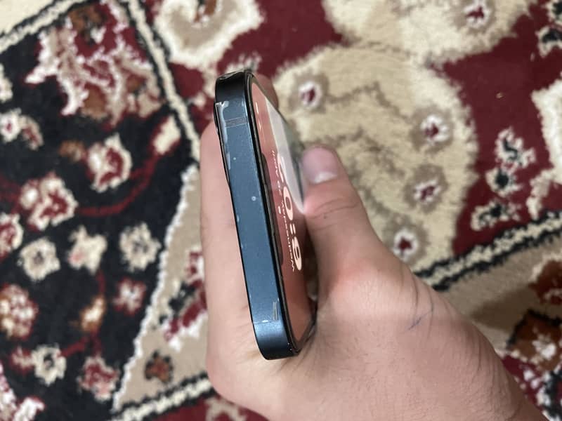 Apple iPhone 13 2