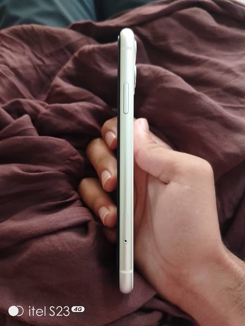 Apple iPhone 11 3