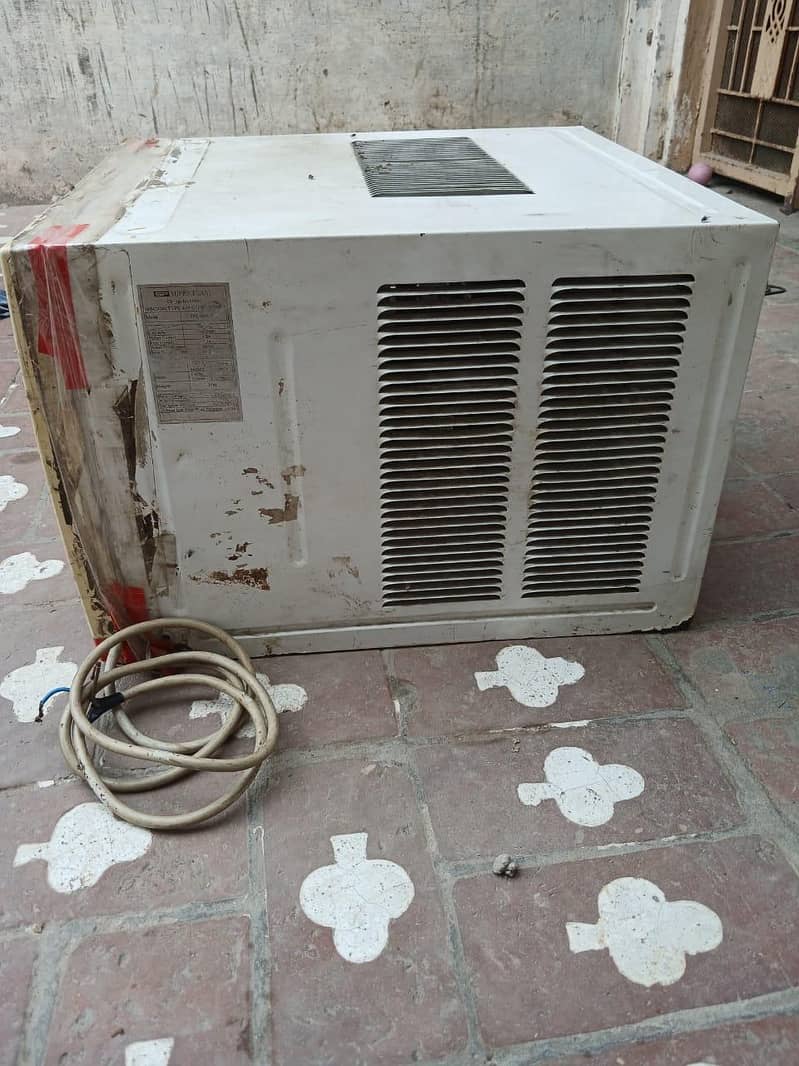 window AC 1