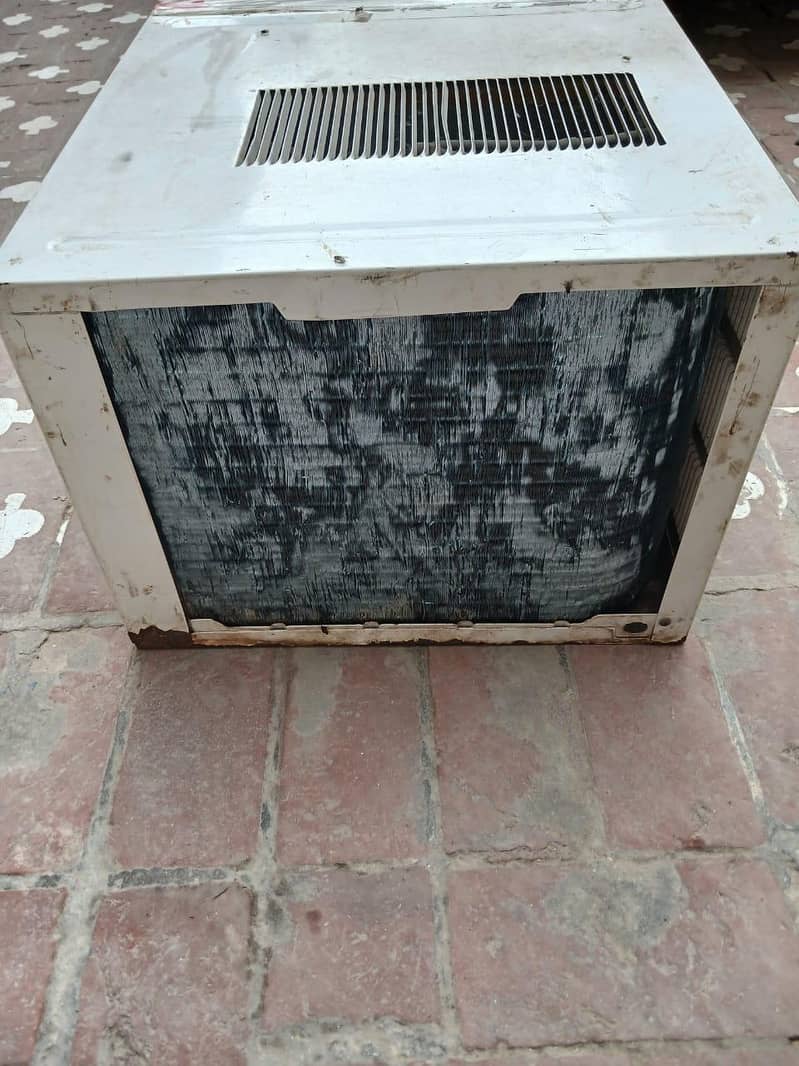 window AC 3
