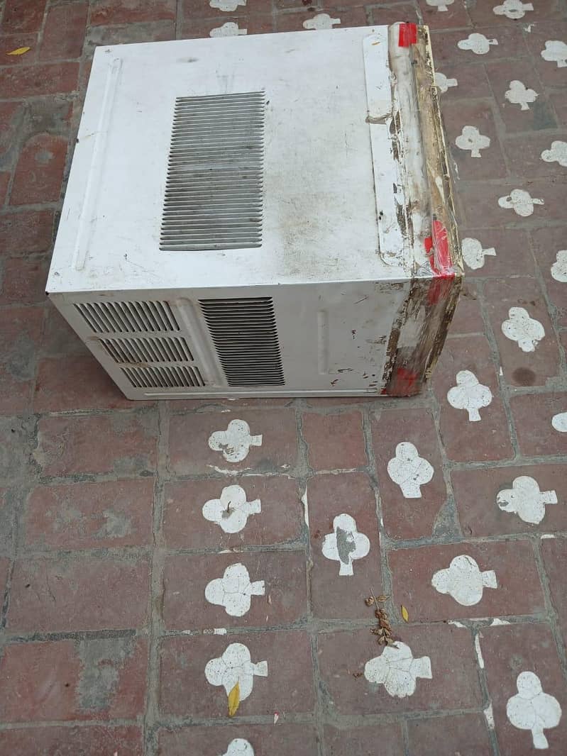 window AC 5