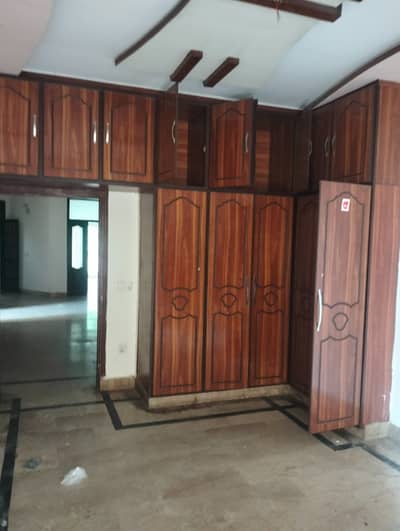 10 Marla Middle portion for rent