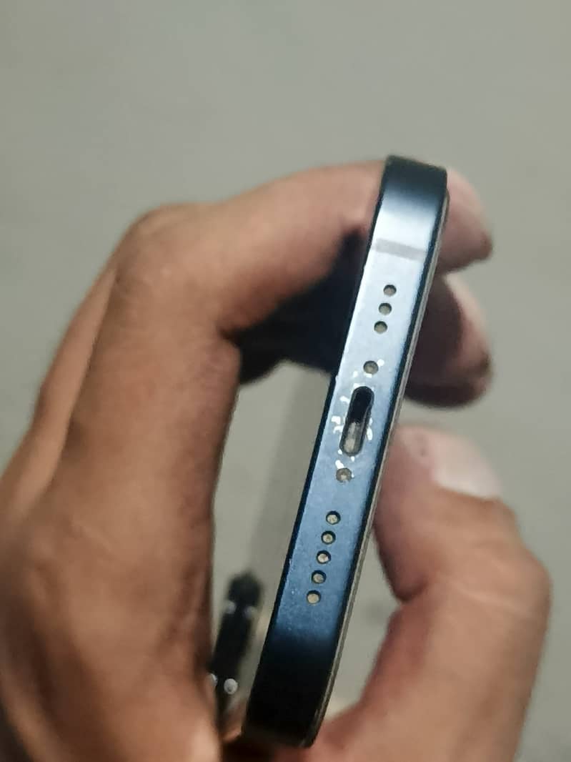 Apple iPhone 13 4