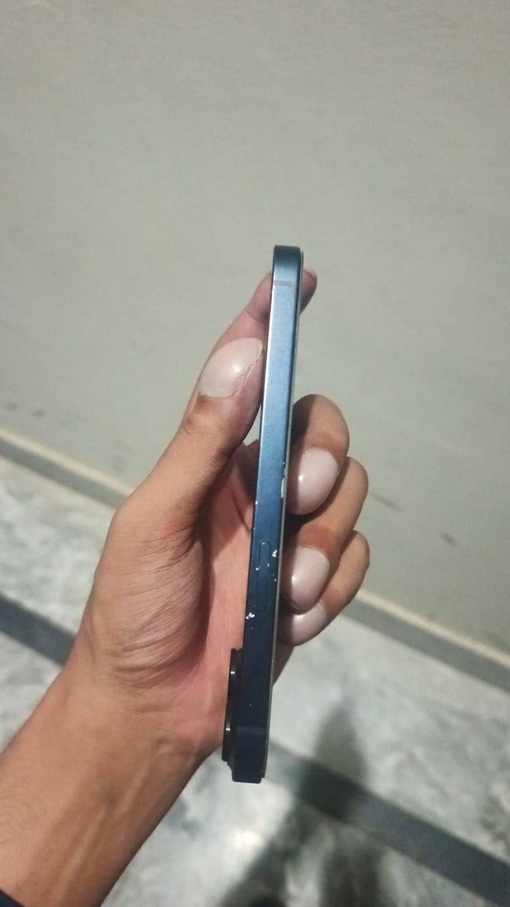 Apple iPhone 13 6