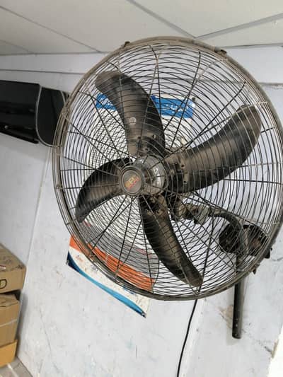 GFC Fan. 1 season used. . very big size