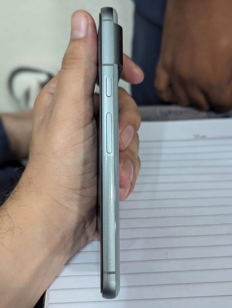 Google Pixel 8 4