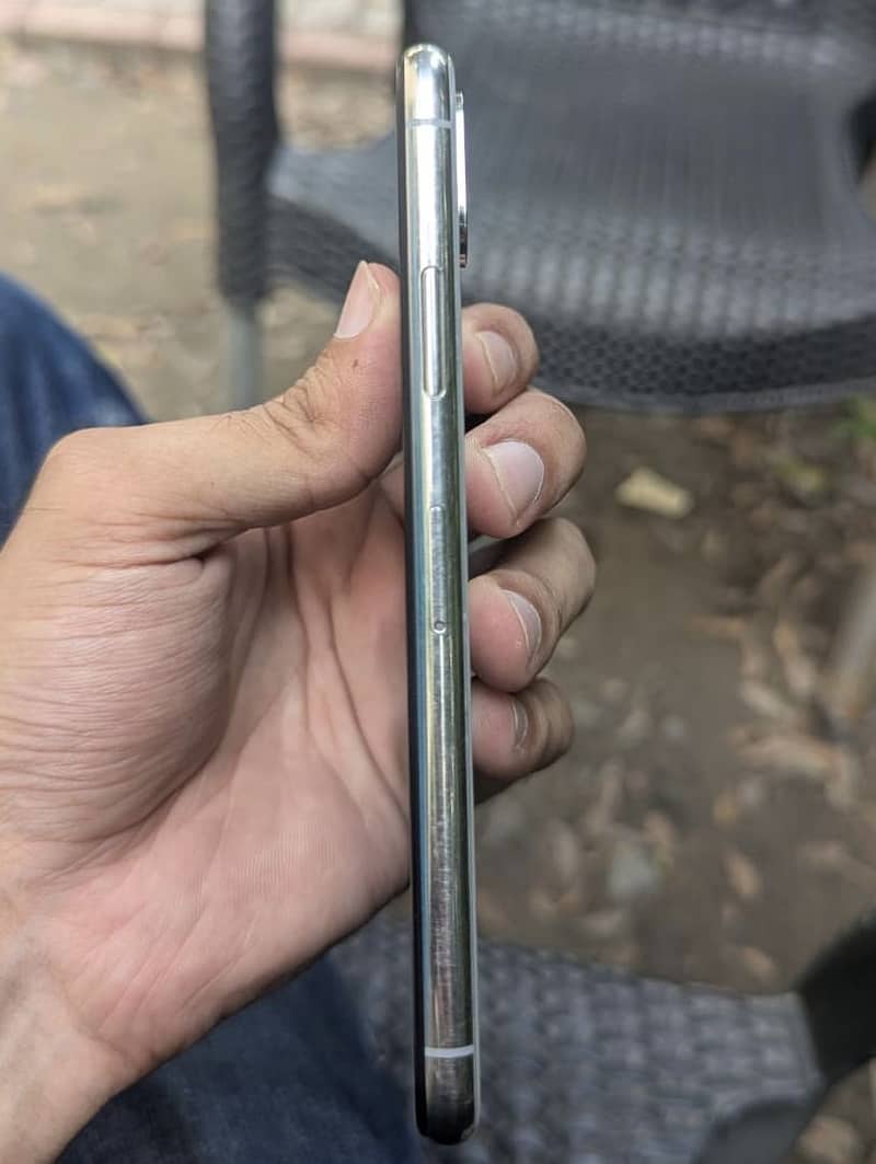Apple iPhone X 3
