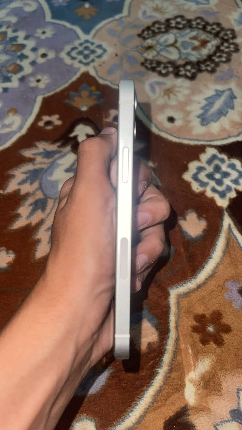 Apple iPhone 12 4