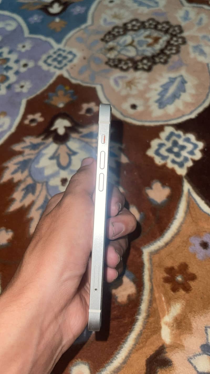 Apple iPhone 12 6