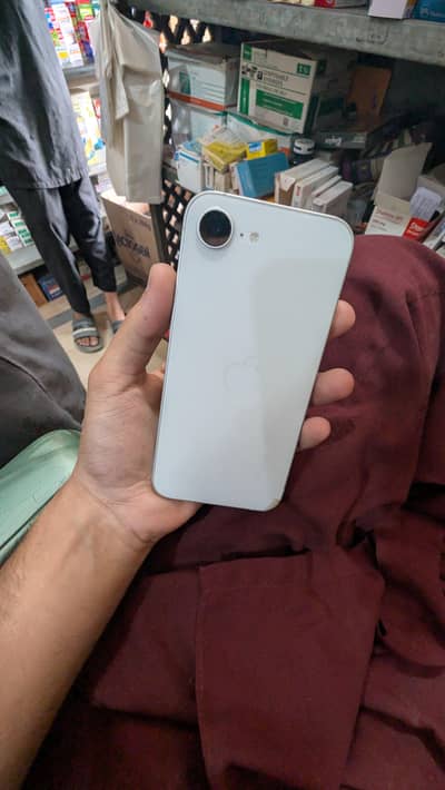 Apple iPhone 17e