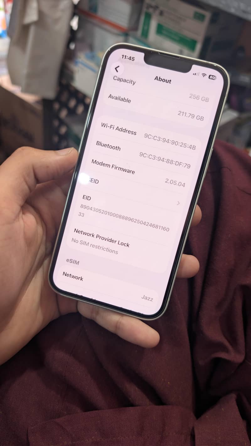Apple iPhone 17e 3