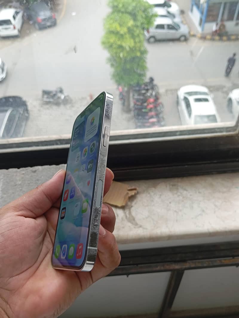 Apple iPhone 12 Pro 3