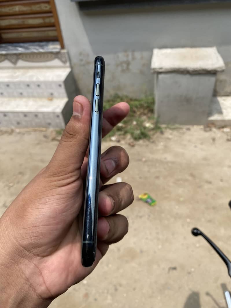 Apple iPhone 11 Pro Max 0
