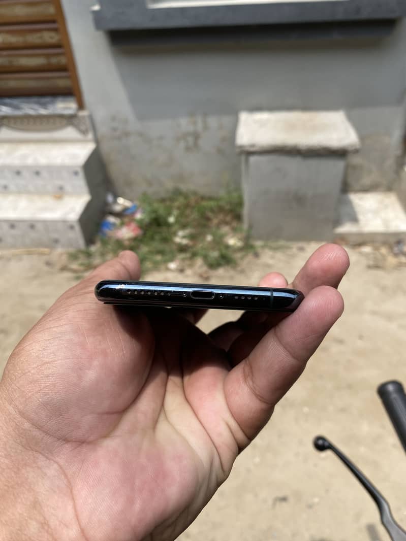 Apple iPhone 11 Pro Max 2