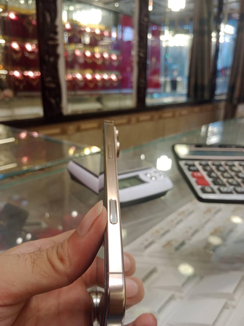 iphone 16 pro max 3