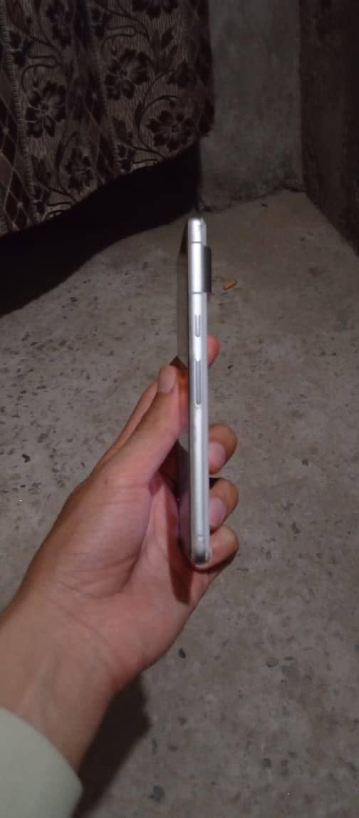 Google Pixel 7 4