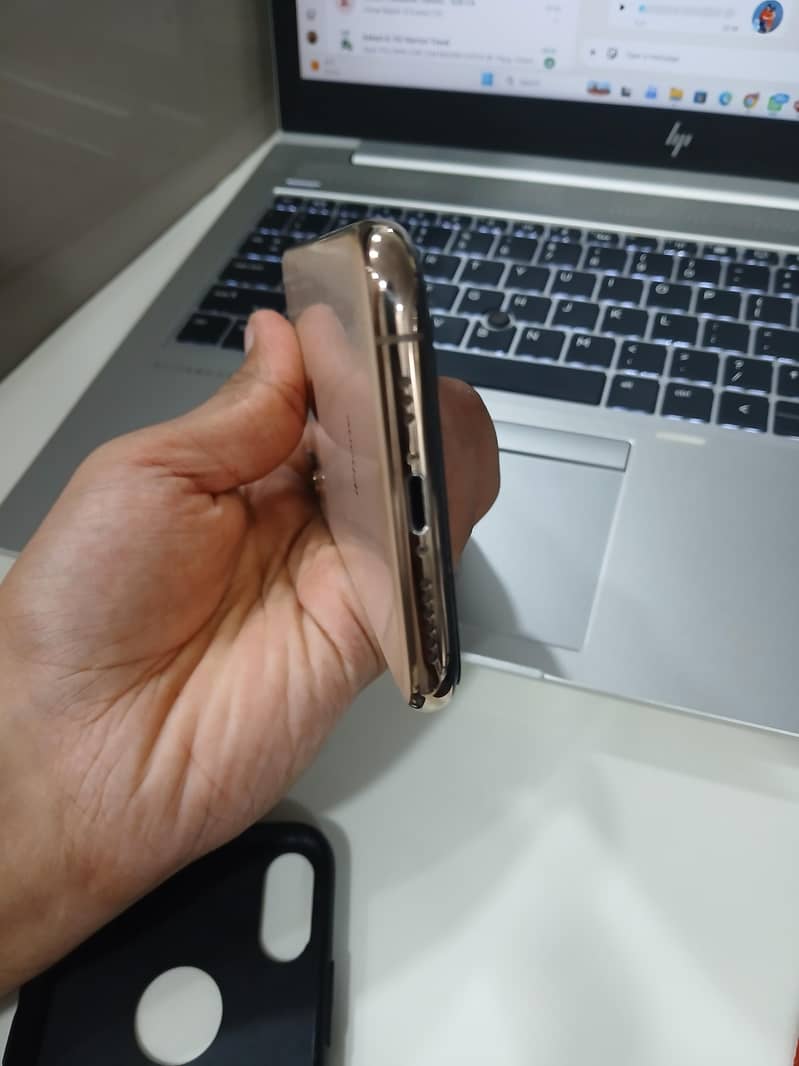 Apple iPhone X 3