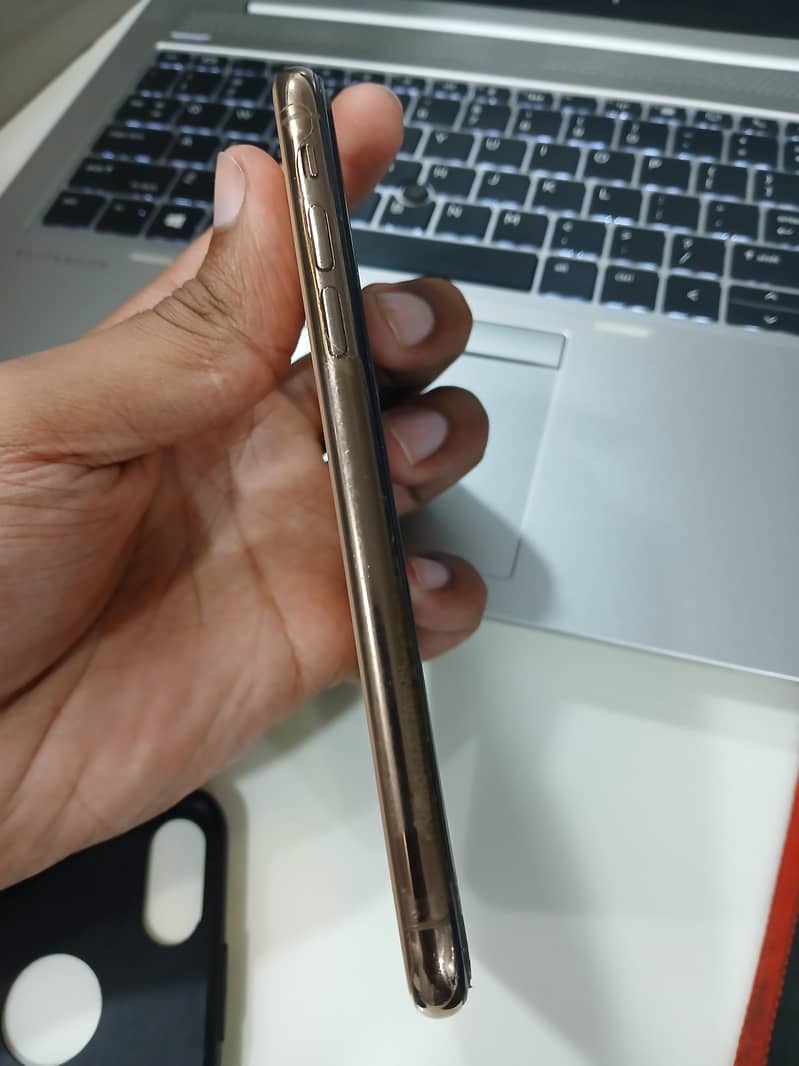 Apple iPhone X 4