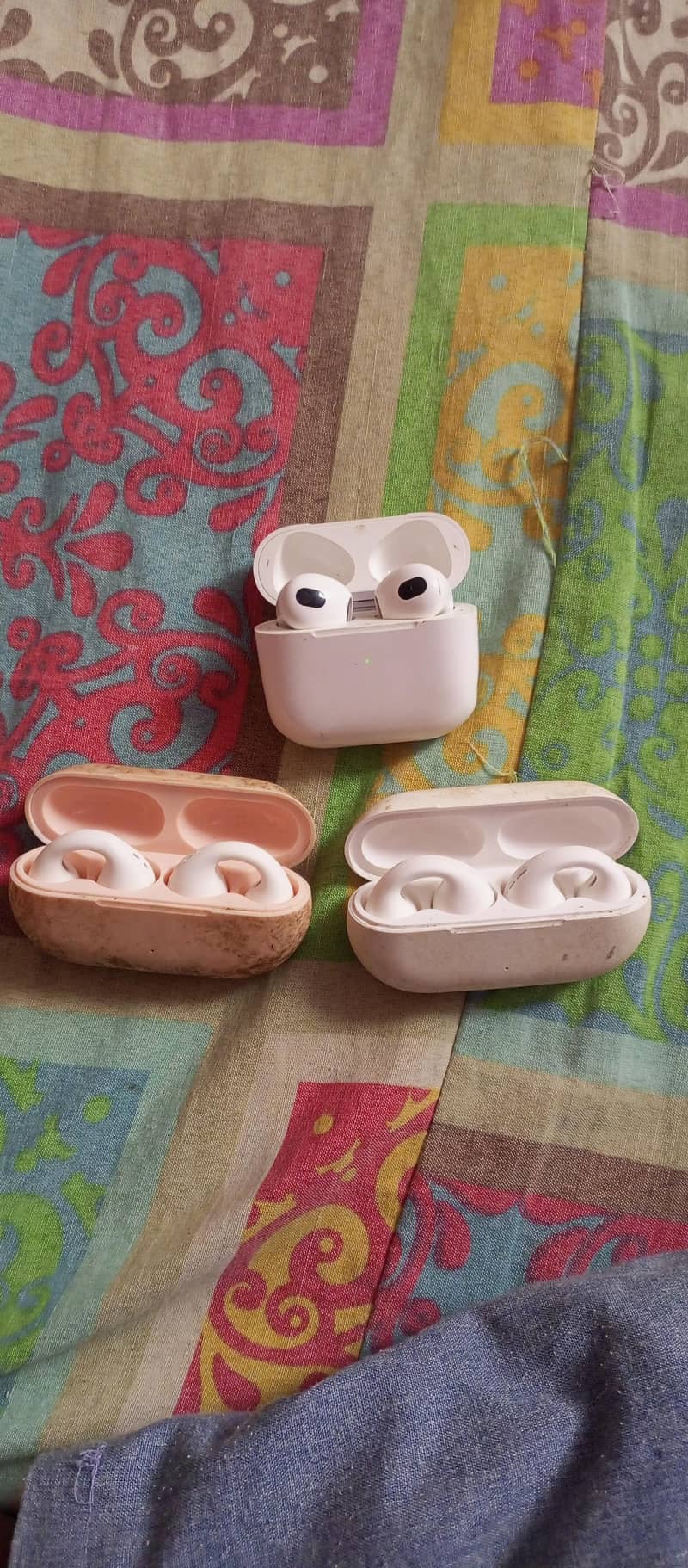 3 earbuds 1