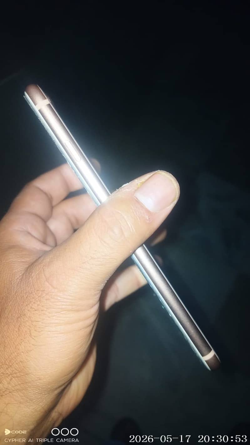 Apple iPhone 8 Plus 1