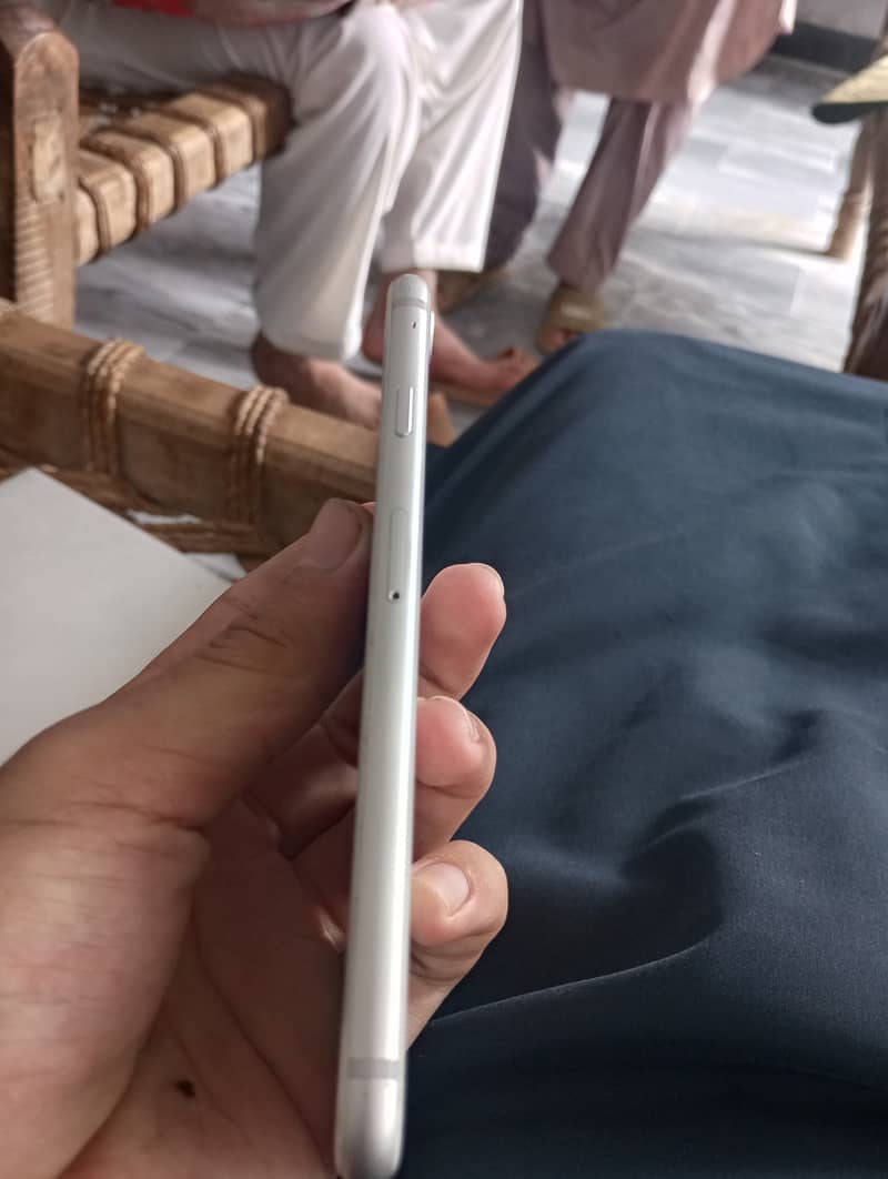 Apple iPhone 8 4