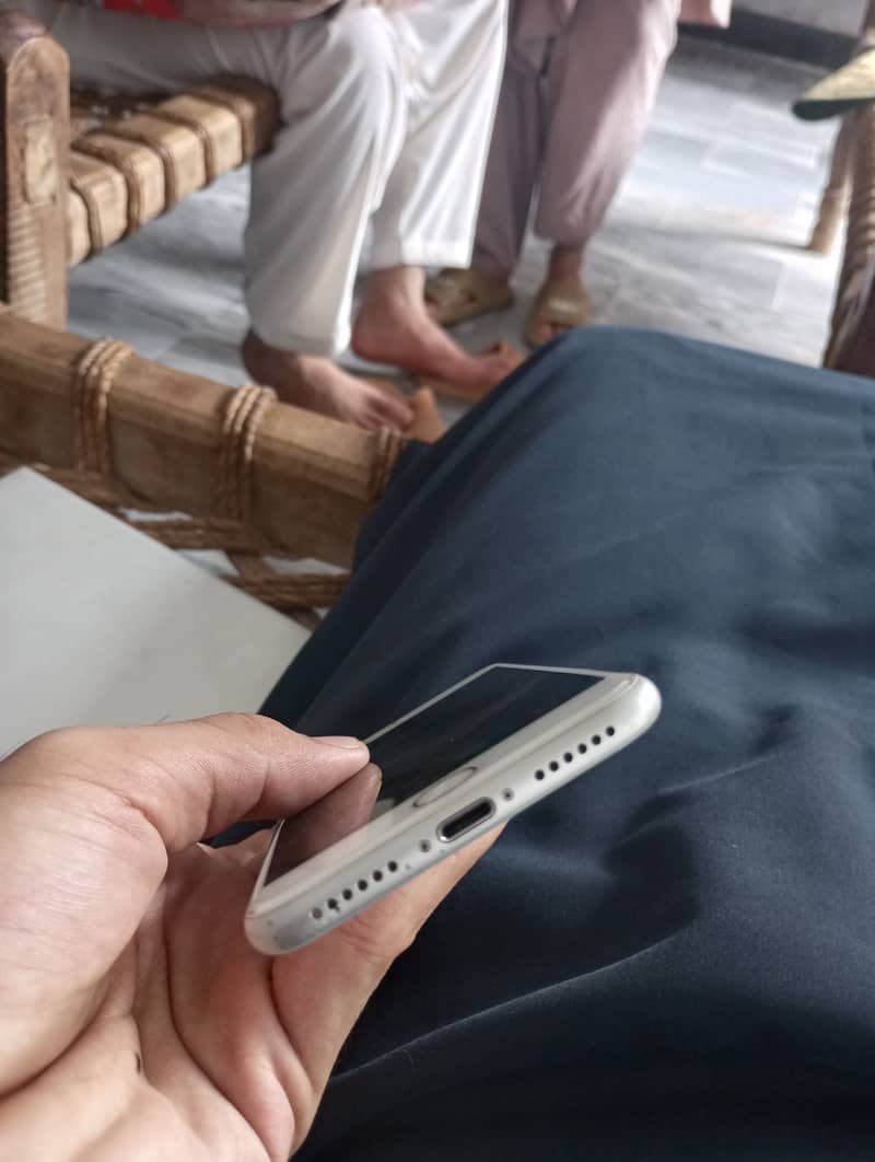 Apple iPhone 8 5