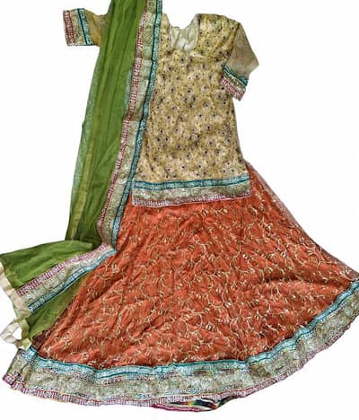 3-Piece Embroidered Lehenga Choli Set – Perfect for Mehndi/Mayun