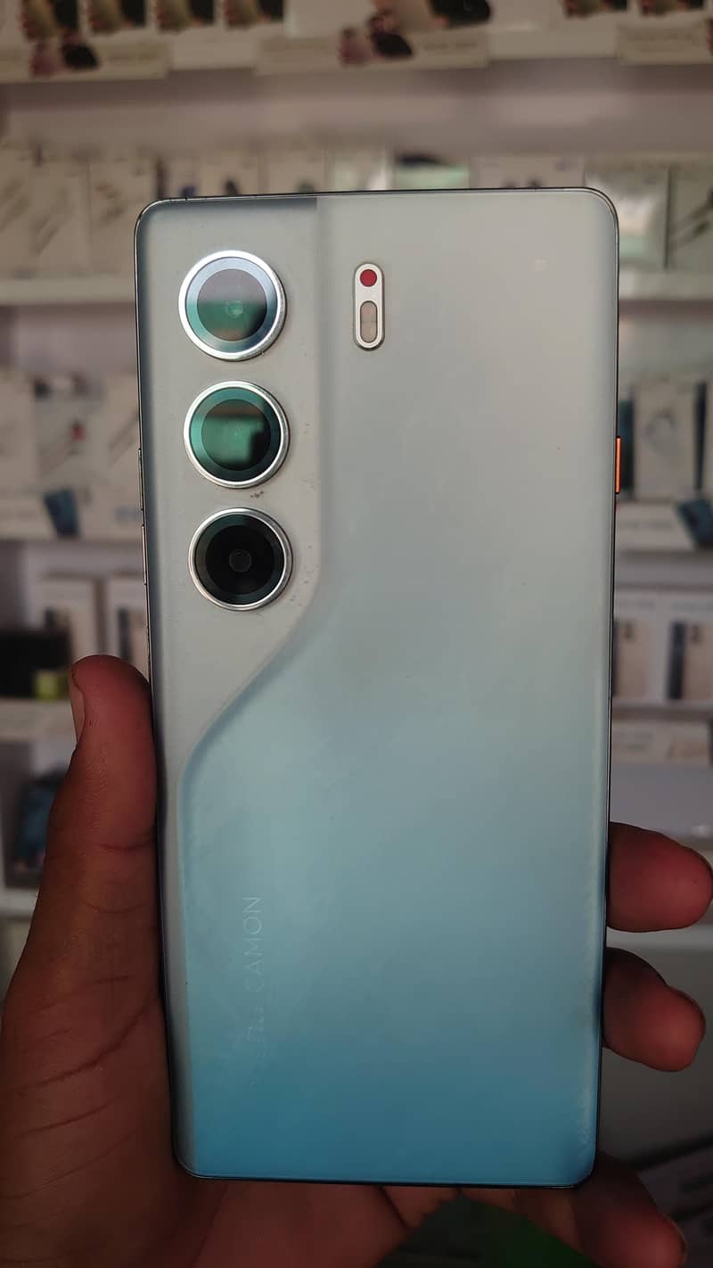 Tecno CAMON 40 Pro 1