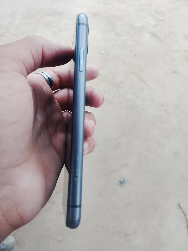 Apple iPhone 11 3