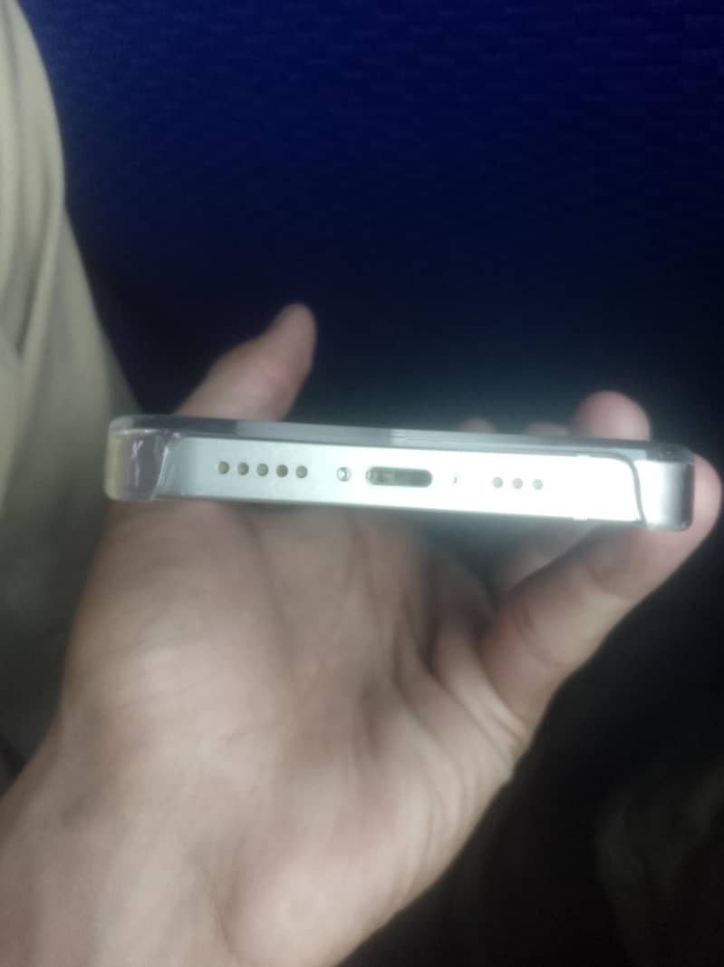 Apple iPhone 13 2