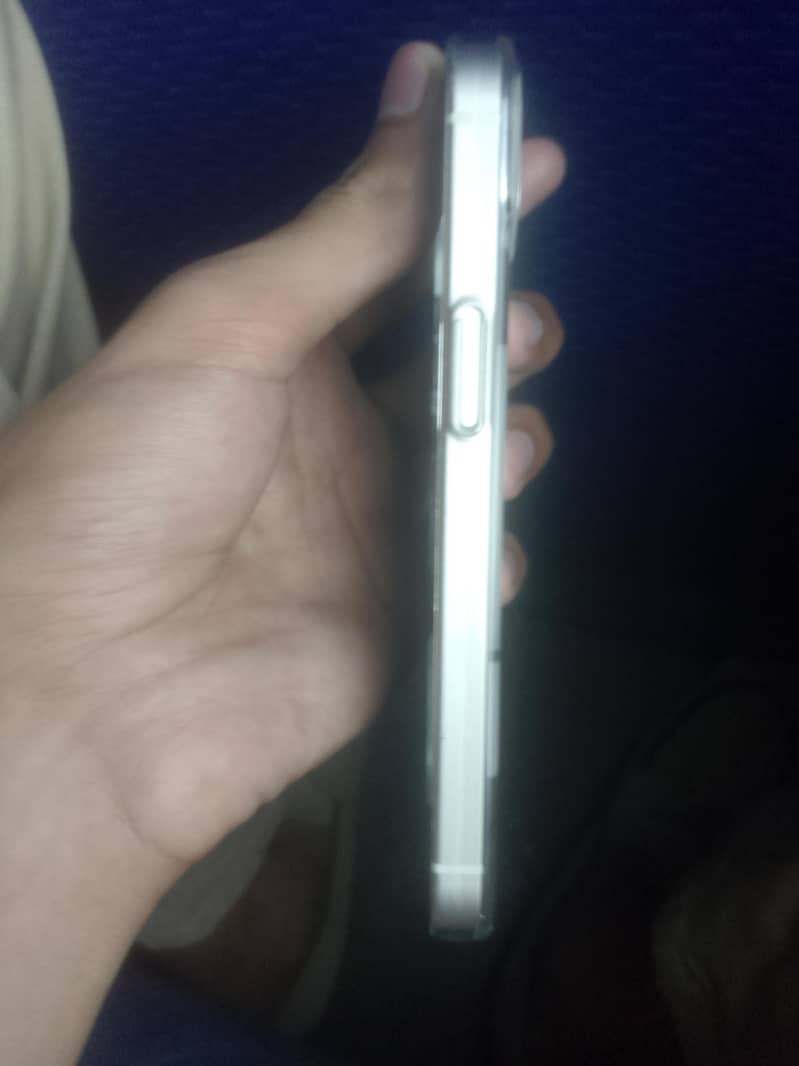 Apple iPhone 13 3