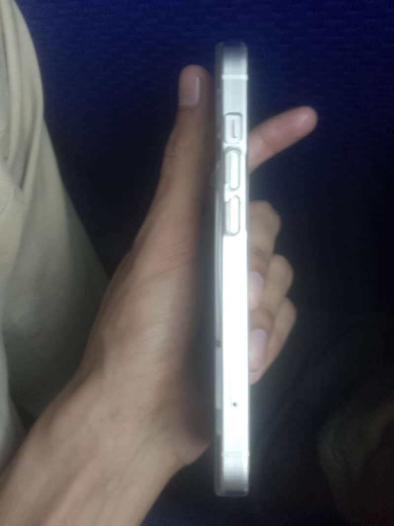 Apple iPhone 13 4