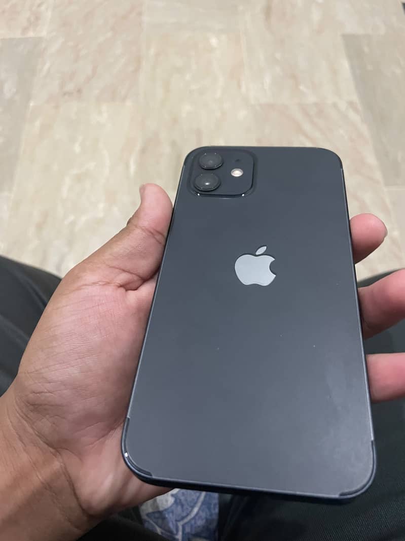 Apple iPhone 12 4