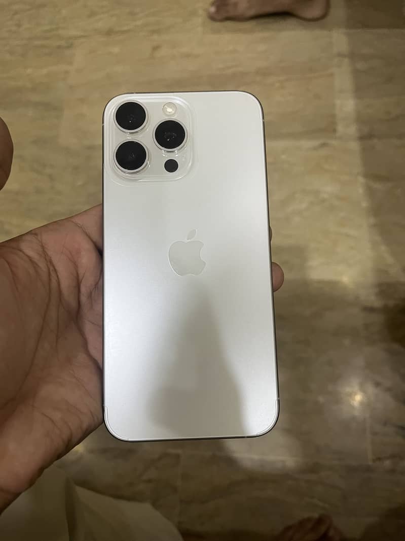 Apple iPhone 15 Pro Max 2