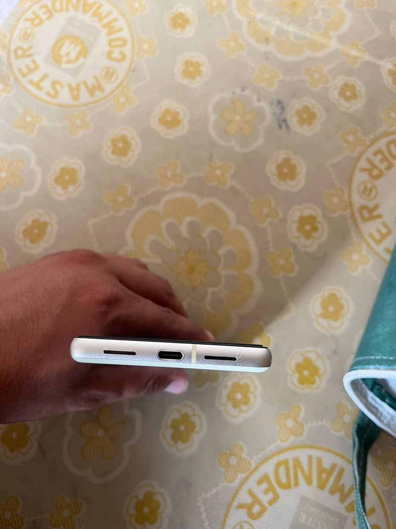 Google Pixel 7 4