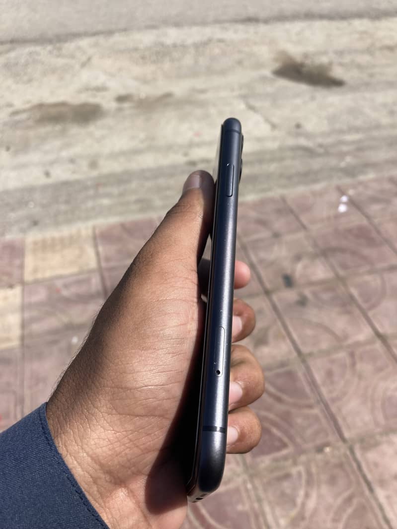 iPhone 11 3