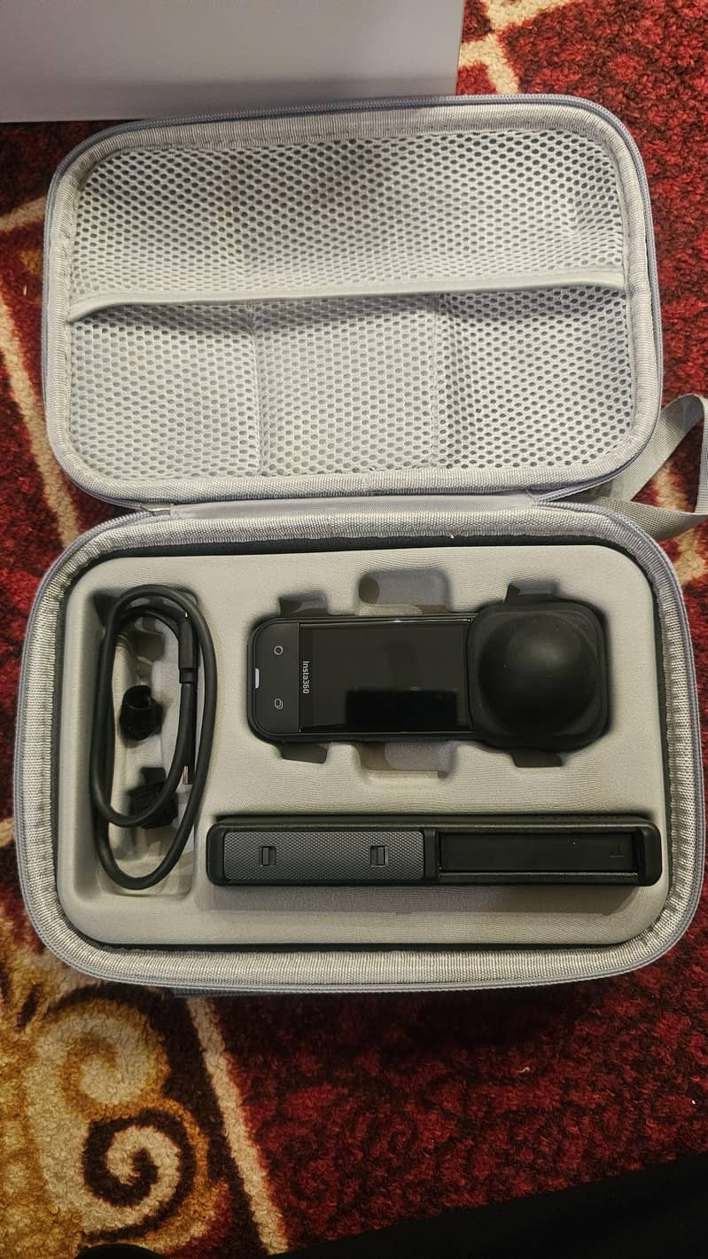 Insta360 X5 Essential Bundle 2