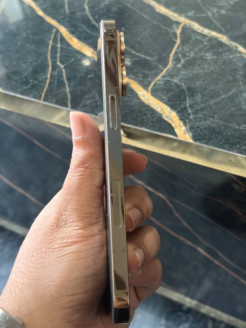 Iphone 14 pro max 2